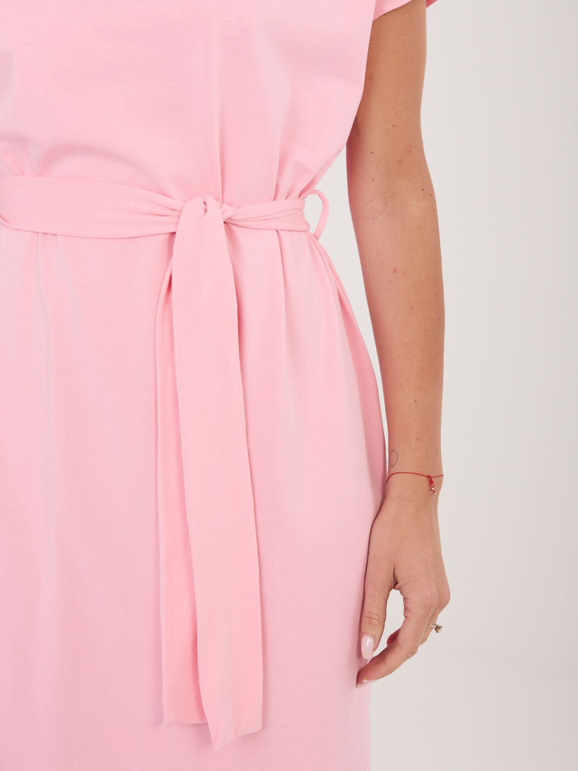 Světle růžové bavlněné letní šaty s páskem