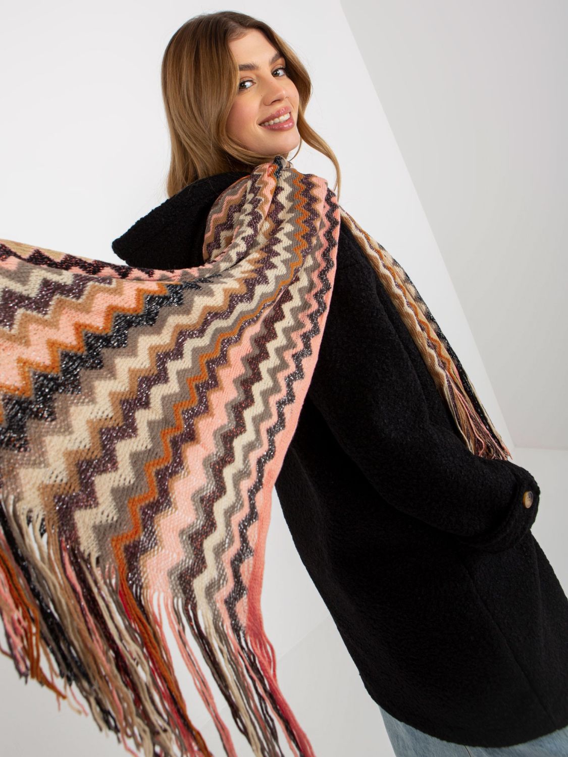 Světle růžová vzorovaná šála s lesklou nití