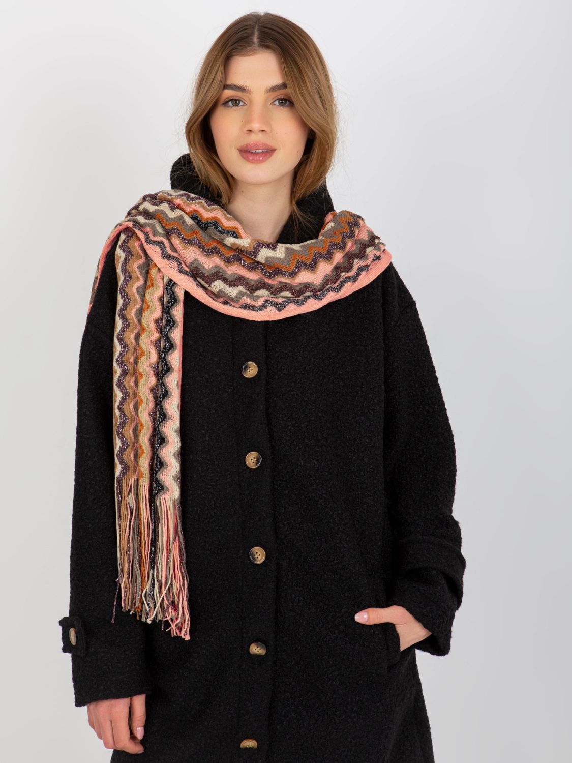 Světle růžová vzorovaná šála s lesklou nití