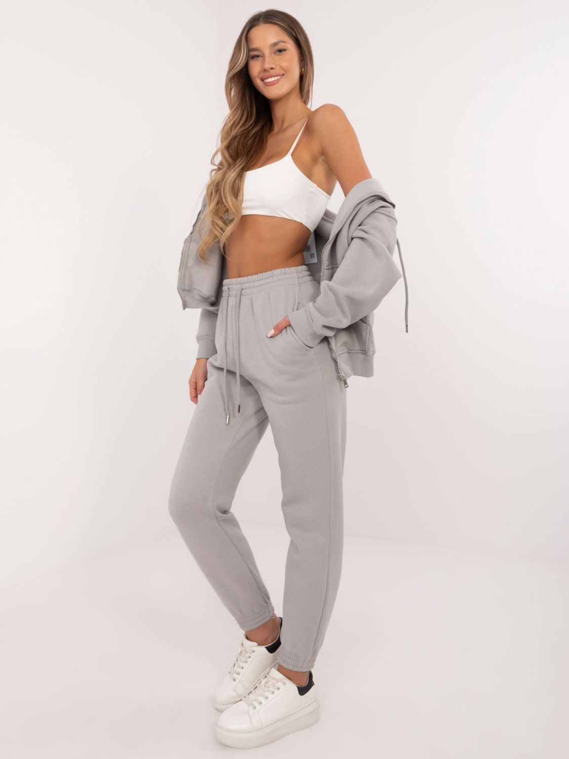 Světle šedé teplákové joggery s vysokým pasem