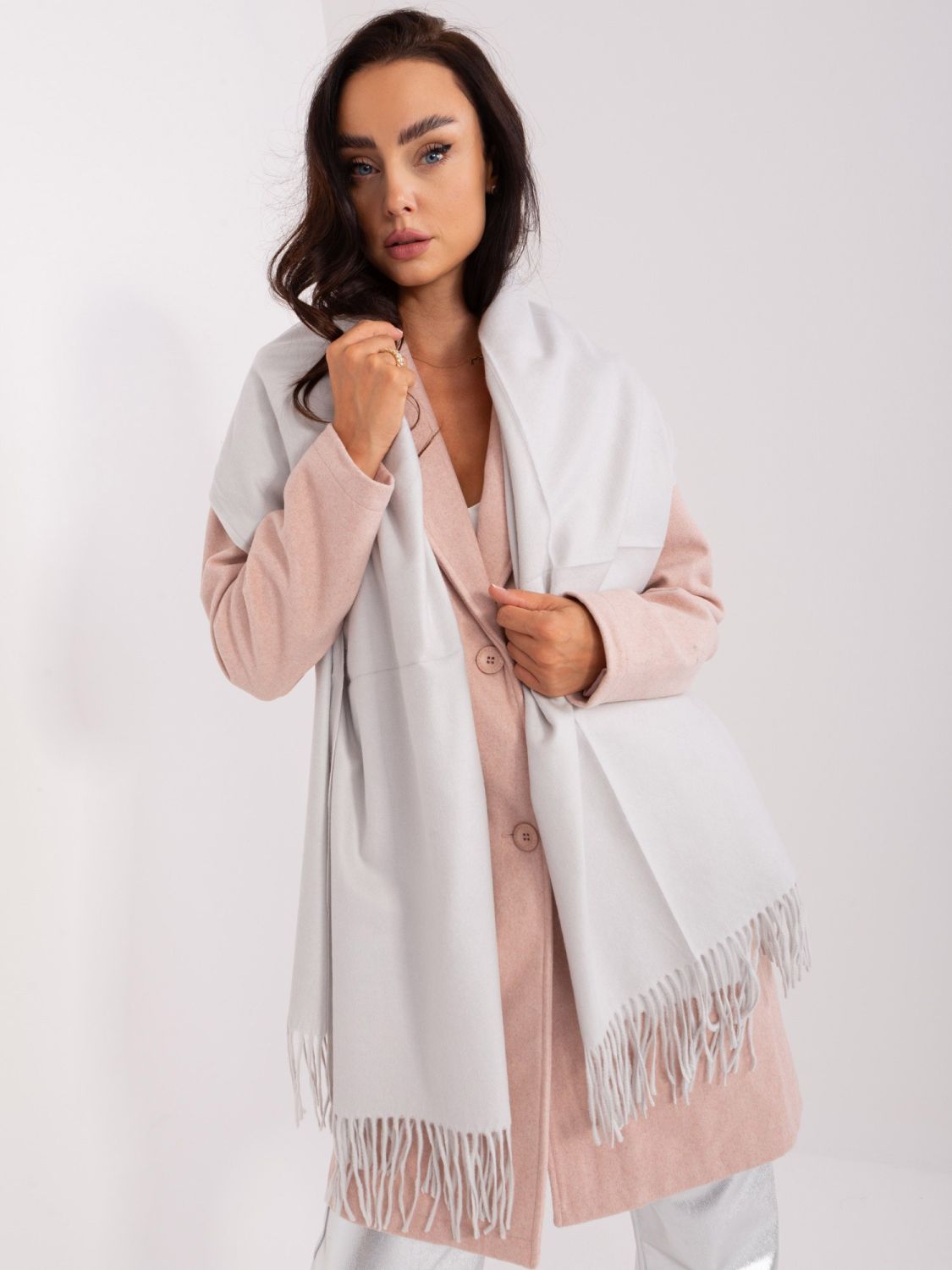 Světle šedá dámska pletená šála