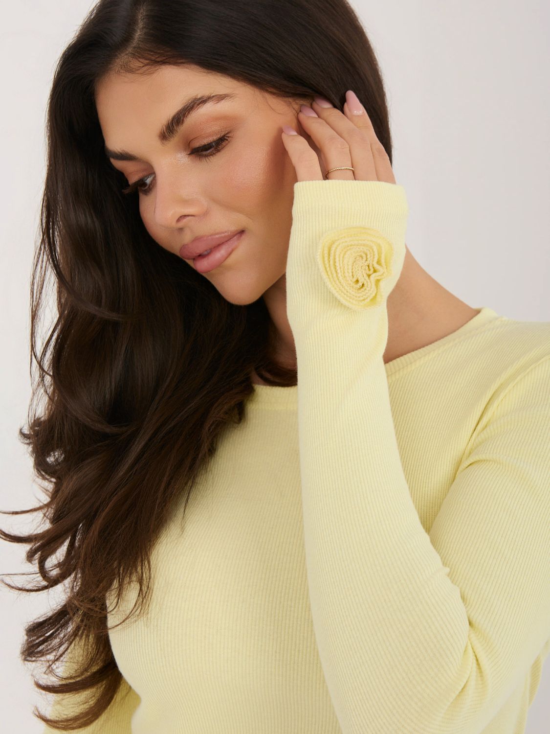 Žlutá žebrovaná halenka s dlouhým rukávem