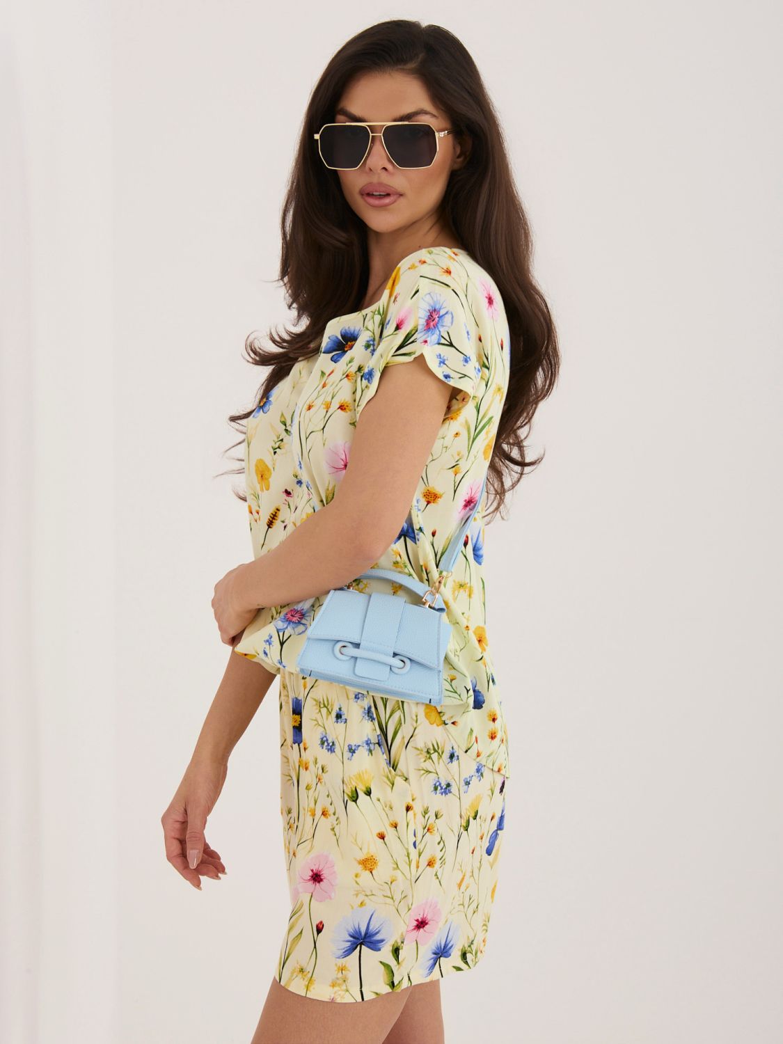 Žlutá halenka s květinovým potiskem