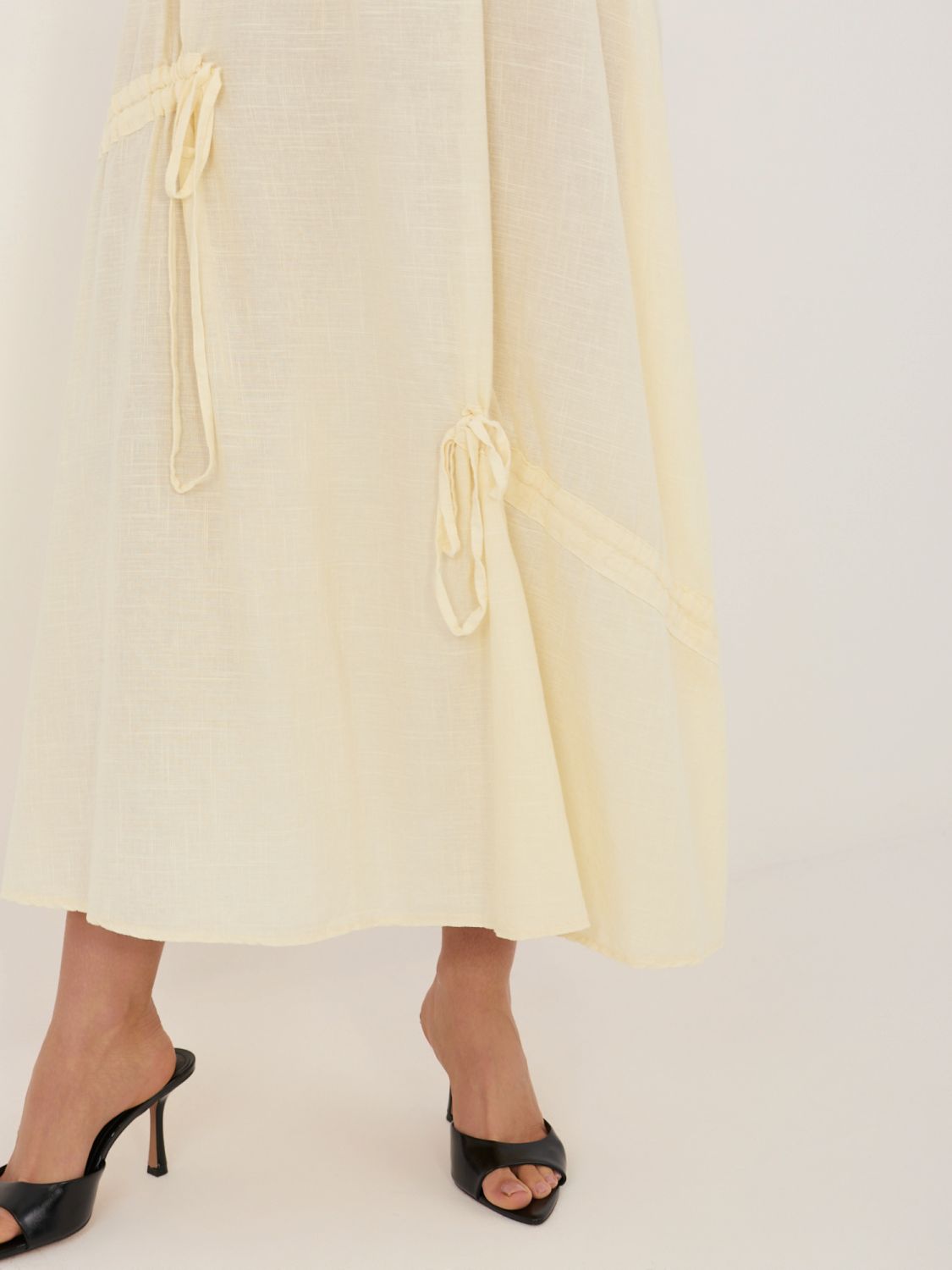 Žlutá midi sukně s vázáním