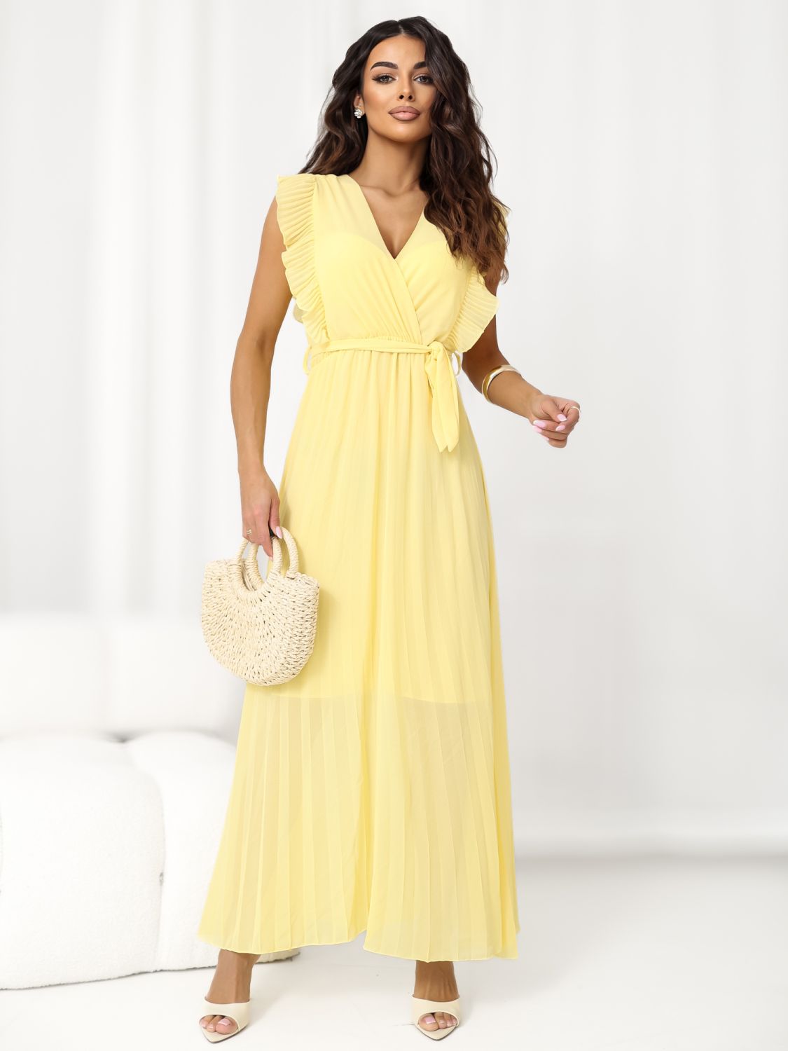 Žluté rozšířené midi šaty s páskem