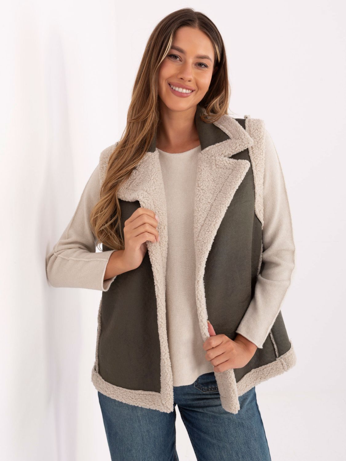 Stylová khaki vesta bez rukávů