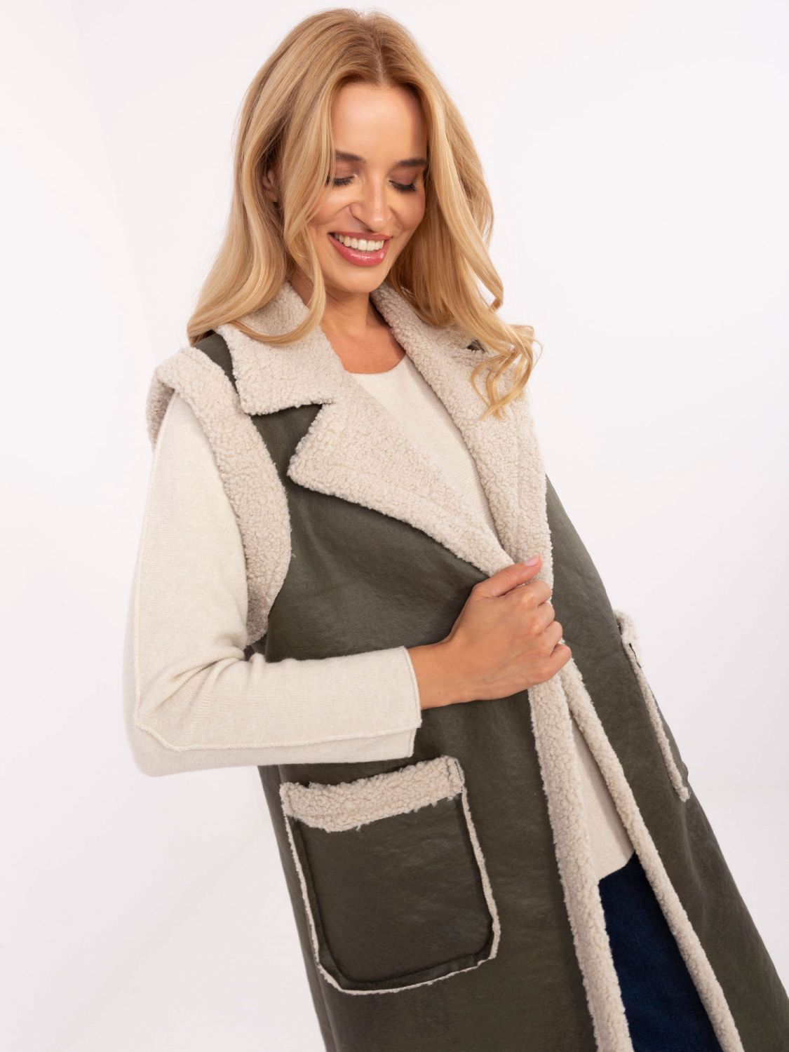 Dlouhá khaki vesta s kapsami