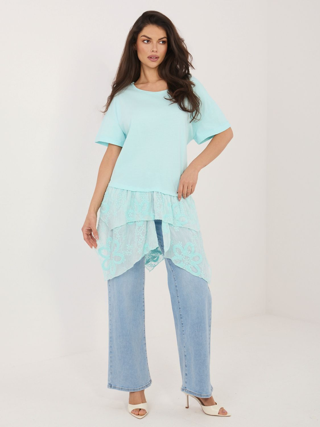 Mátová bavlněná halenka s volánem a výšivkou