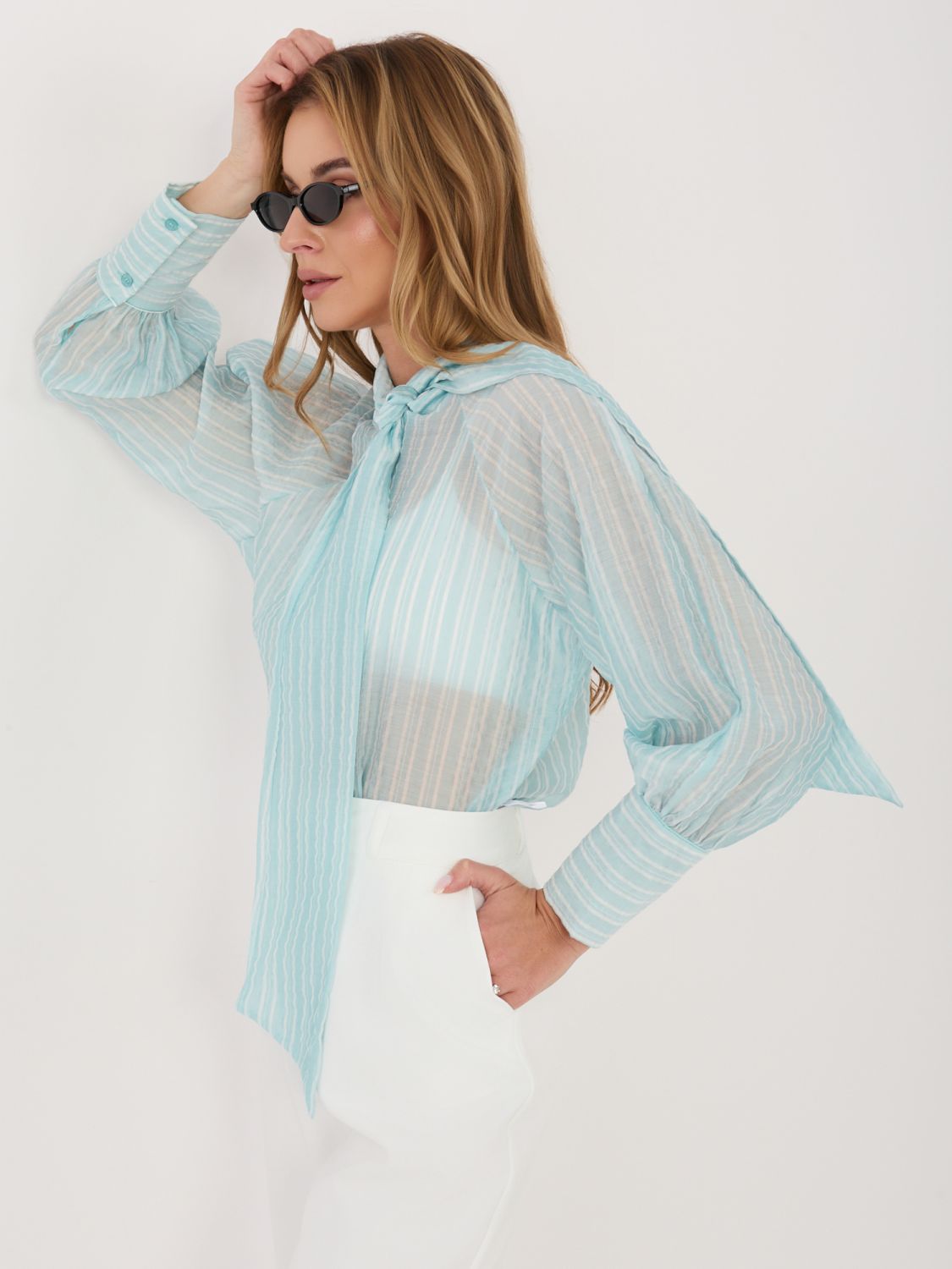 Mátová pruhovaná košile s vázáním a nabíranými rukávy