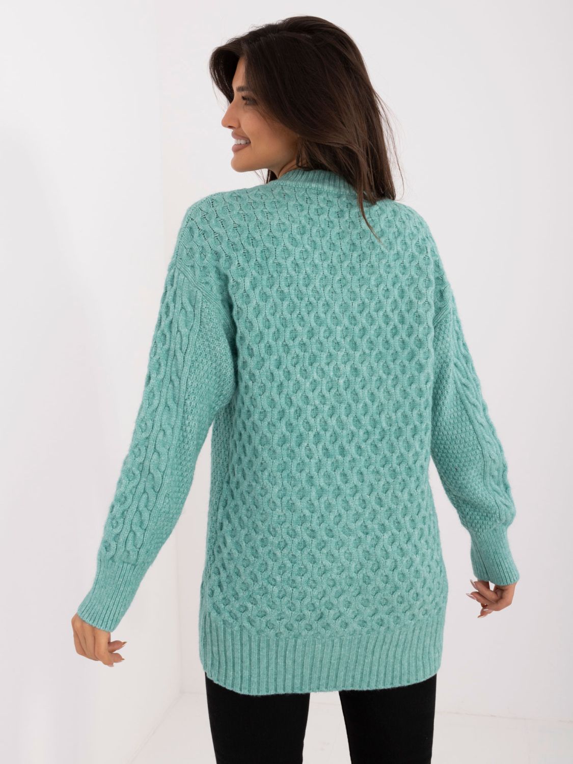 Mátový dlouhý svetr s knoflíky a texturou