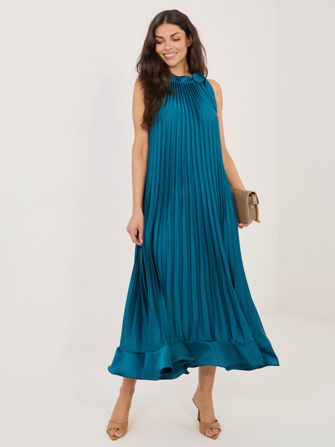 Modré koktejlové midi šaty s vázáním a volánem