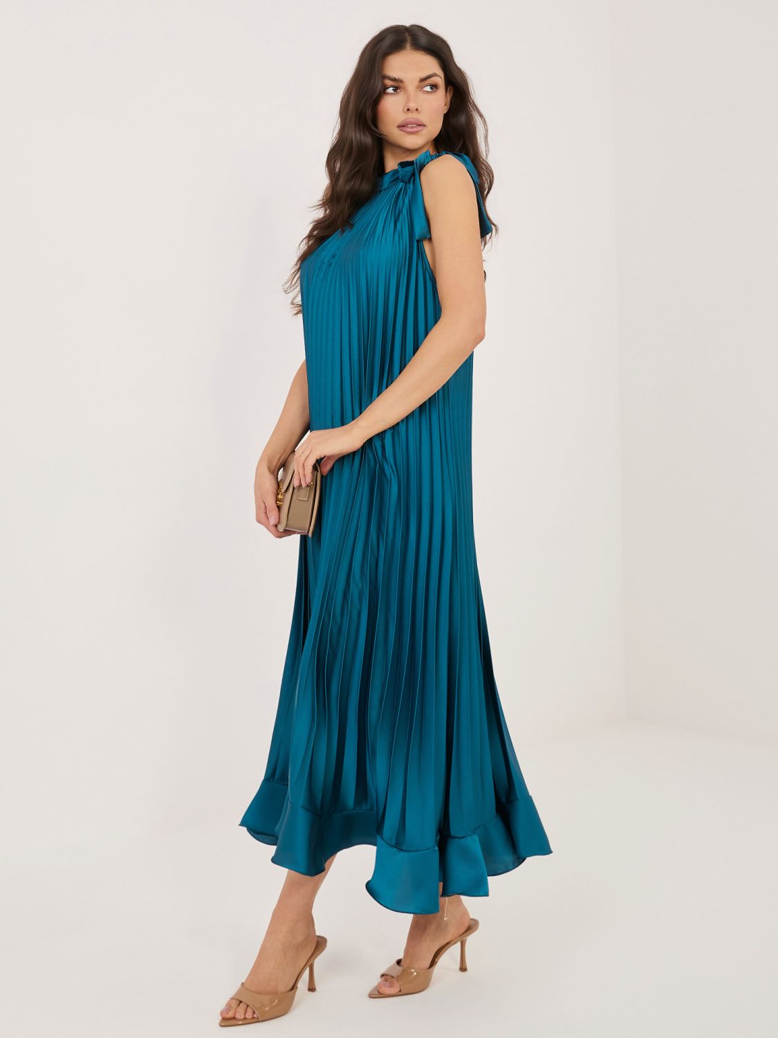 Modré koktejlové midi šaty s vázáním a volánem