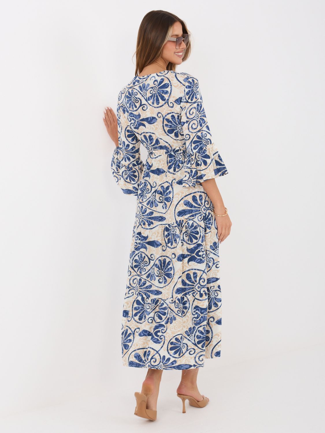 Modré midi šaty s potiskem a vázáním