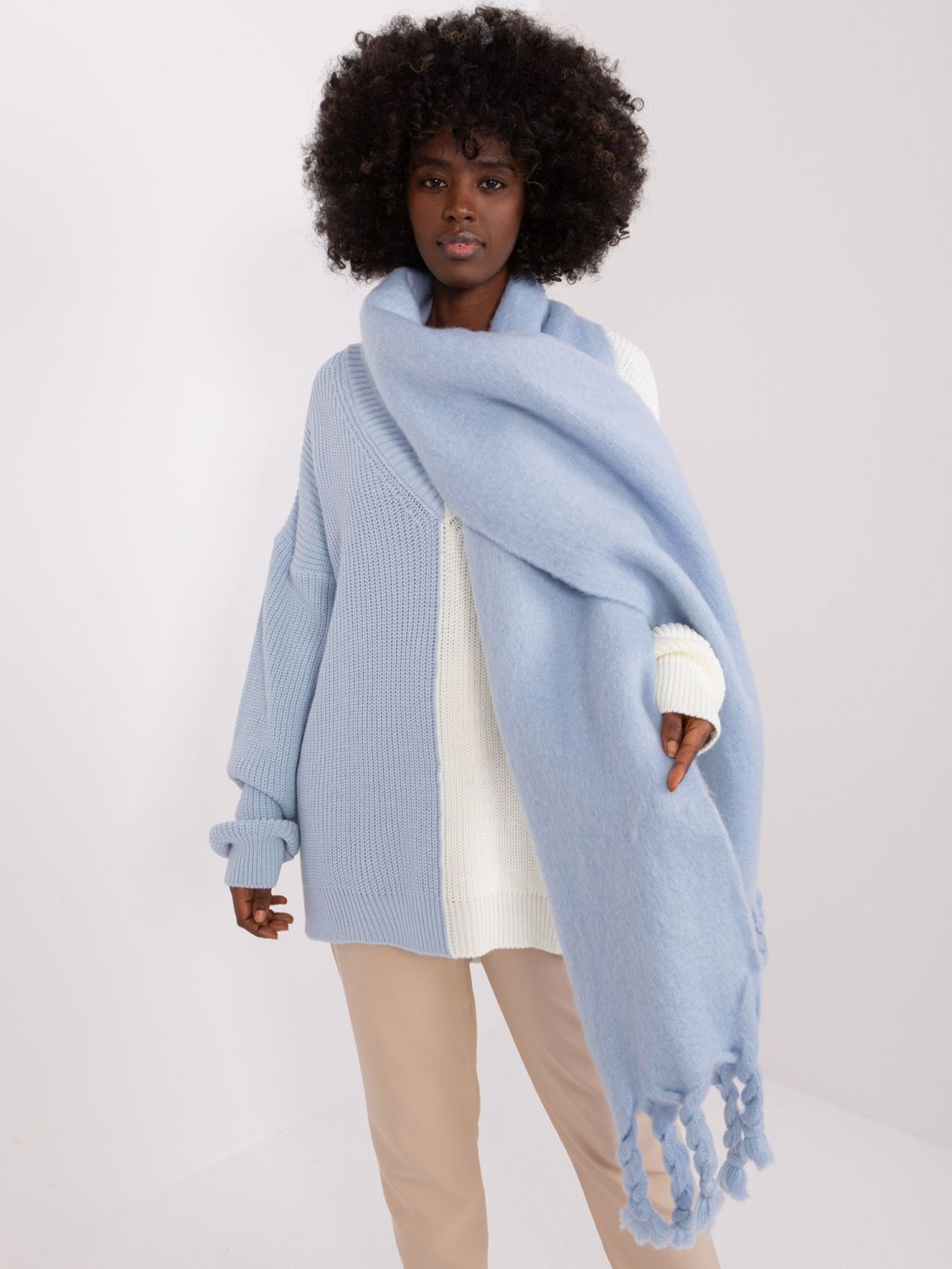 Elegantní světle modrá šála