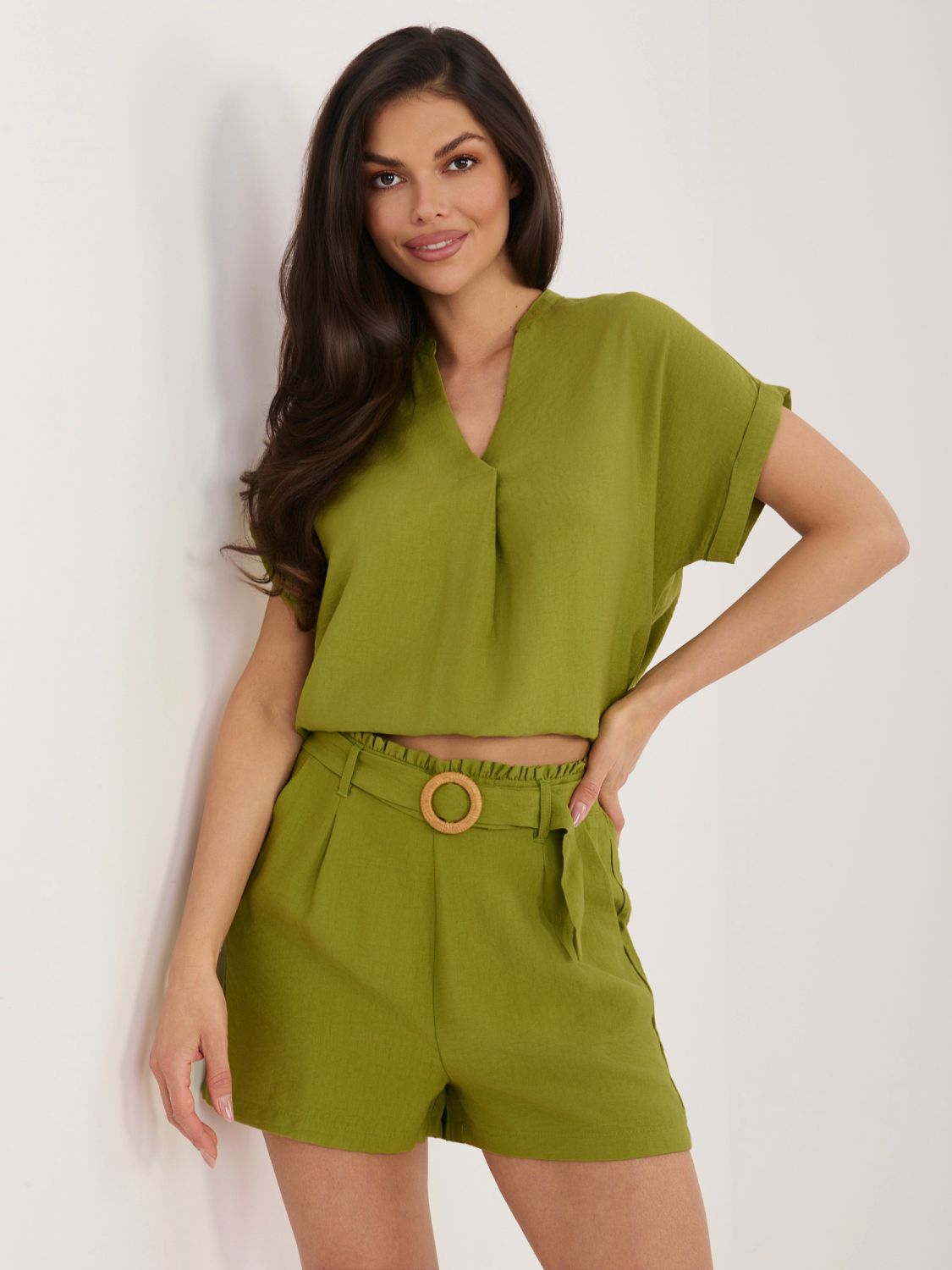Dámské olivové šortky s páskem