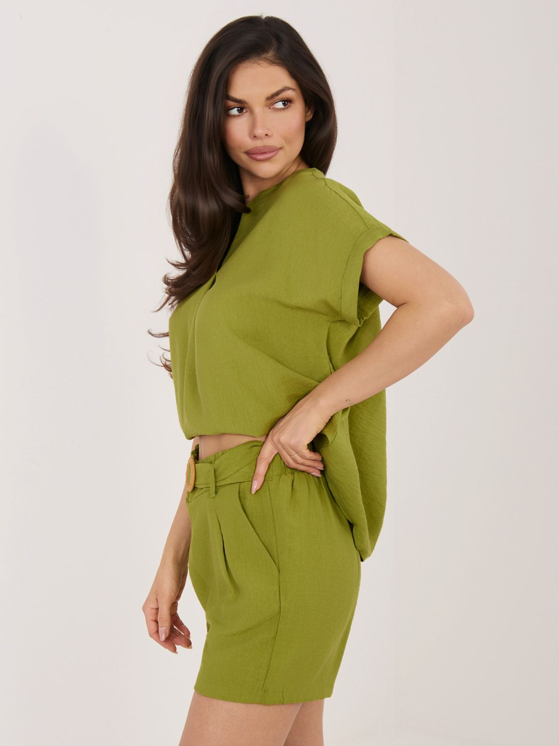 Dámské olivové šortky s páskem