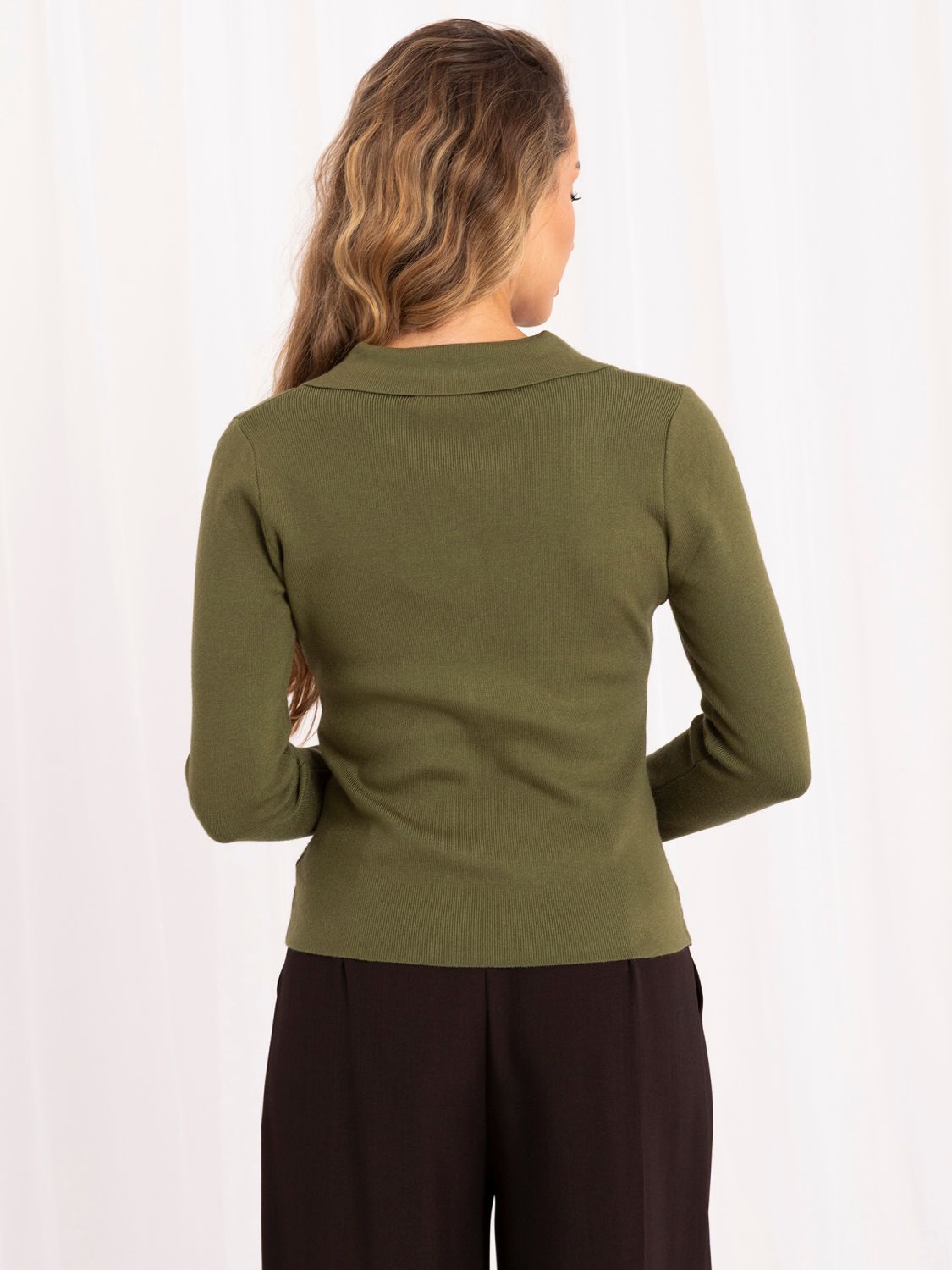 Elegantní khaki svetr s límečkem a knoflíky