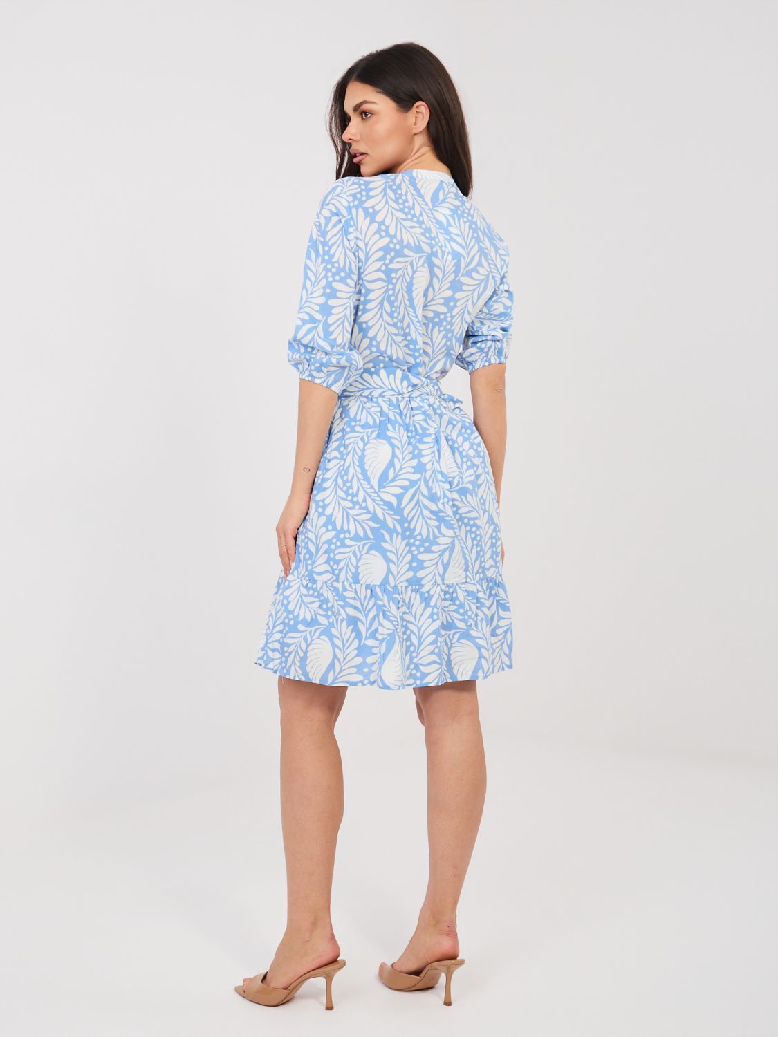 Modré šaty s potiskem a páskem