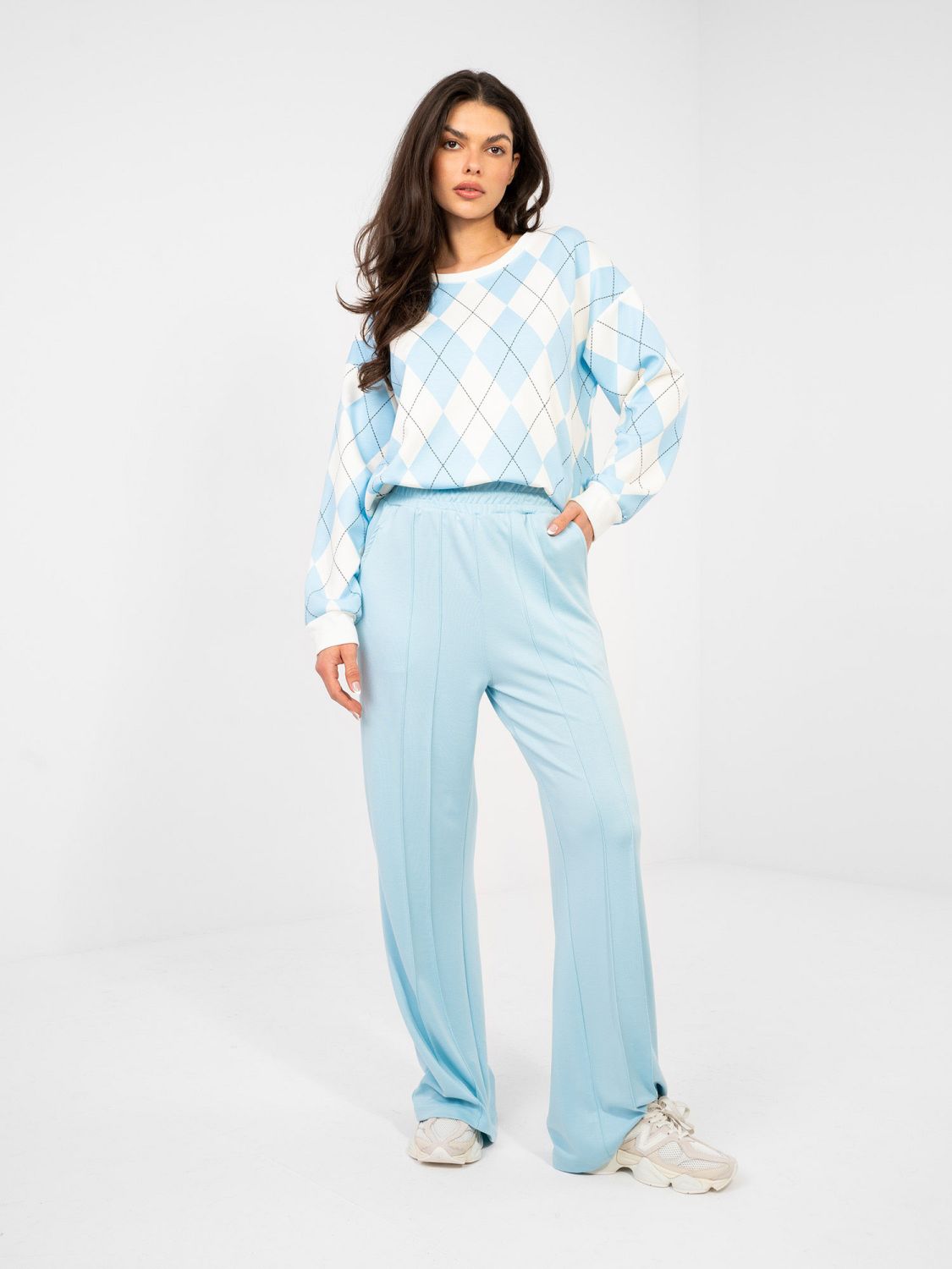 Dámské široké teplákové kalhoty ve světle modré barvě