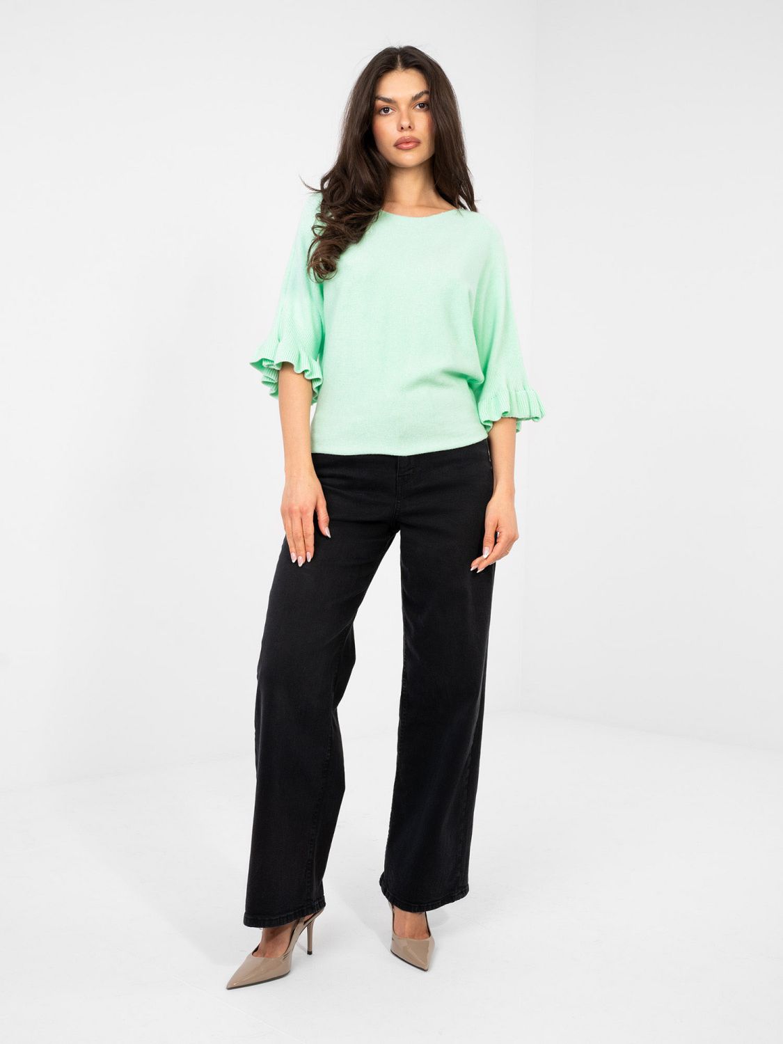 Elegantní mátový svetr s 3/4 rukávy a volánem