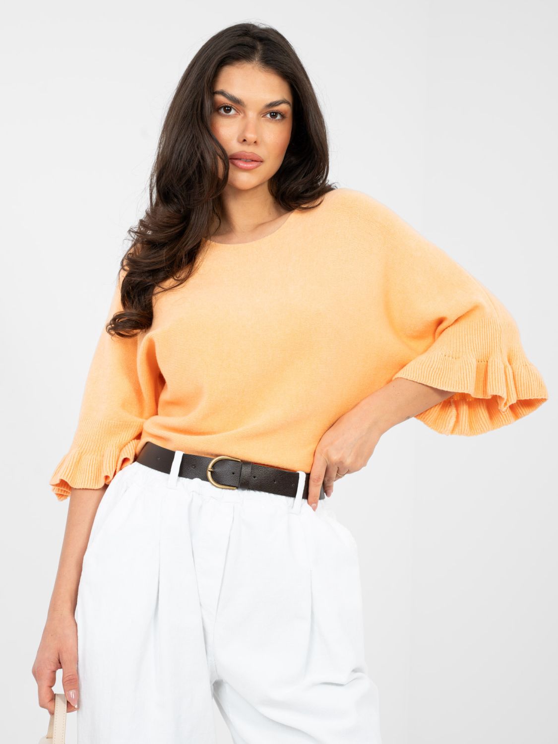 Elegantní oranžový svetr s 3/4 rukávy a volánem