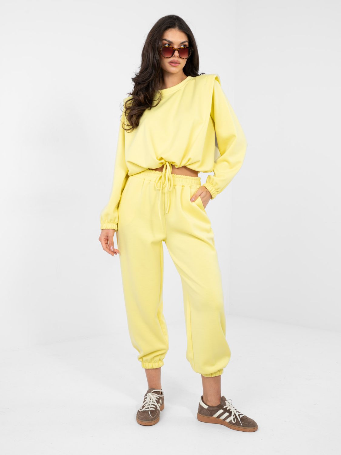 Dámská žlutá souprava s vázáním a vysokým pasem