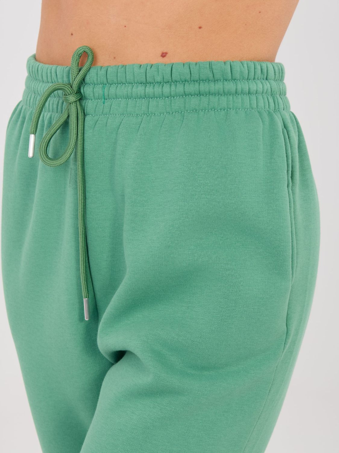 Pistáciové teplákové kalhoty s vysokým pasem