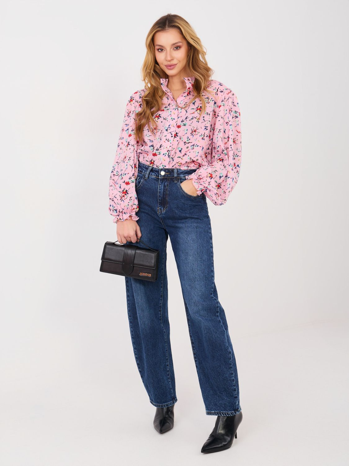 Růžová košile s květinovým vzorem a nabíranými rukávy