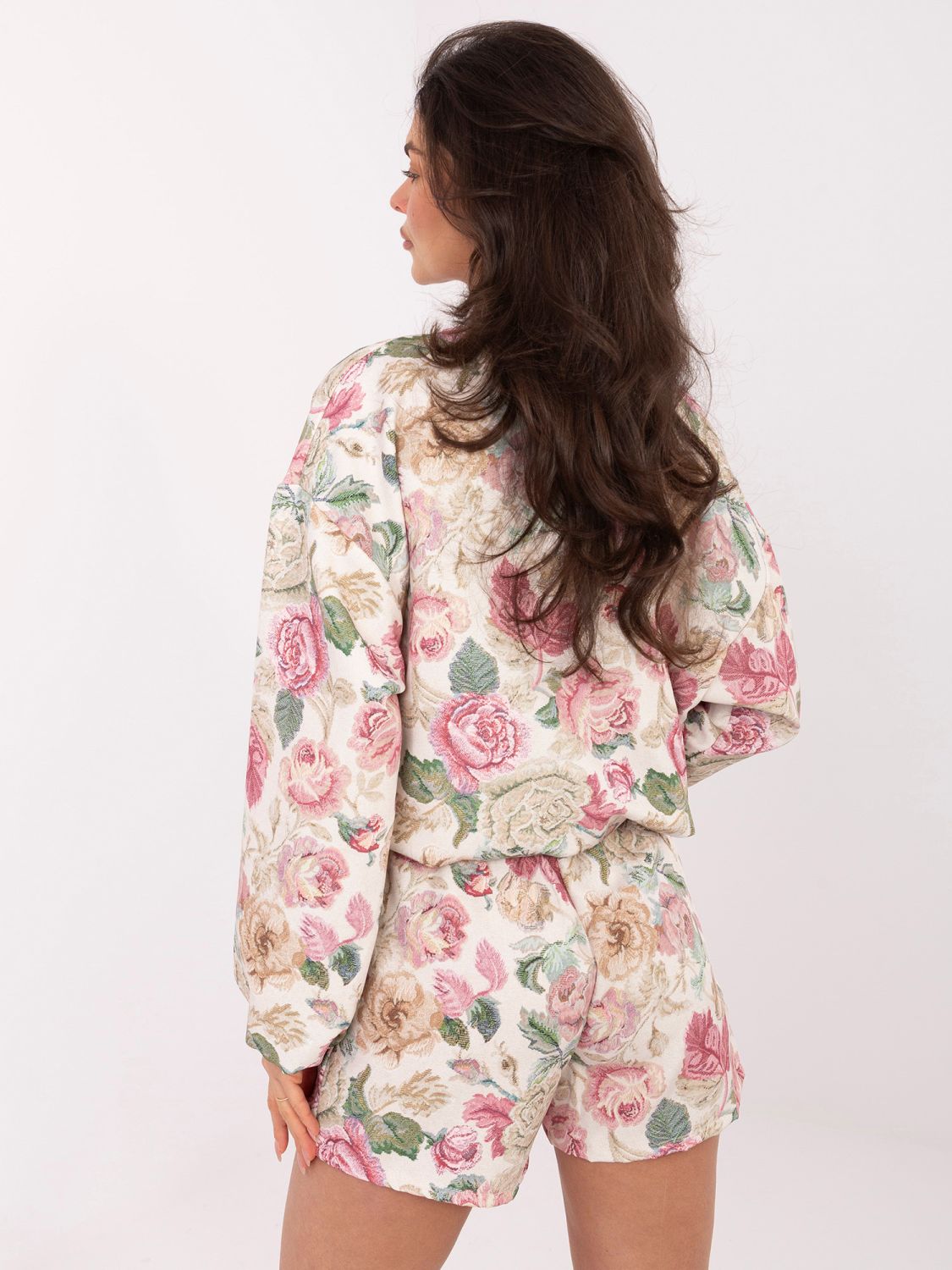 Růžové květinové šortky se širokými kalhotami a páskem