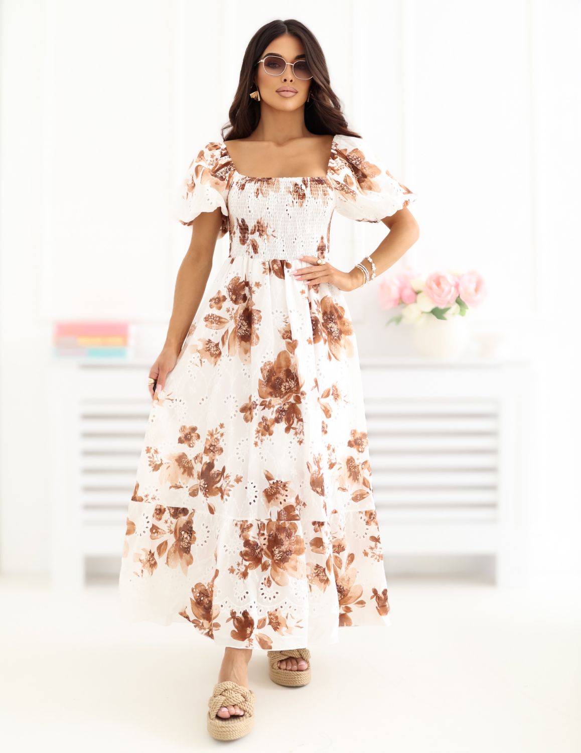 Hnědé midi šaty s květinovým vzorem