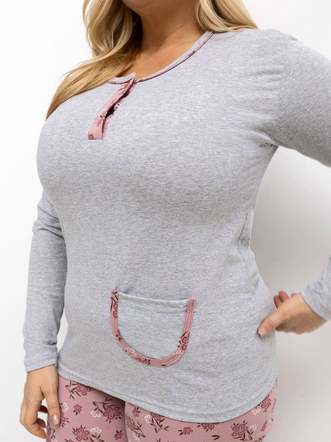 Dámské šedé pyžamo s květinovým vzorem