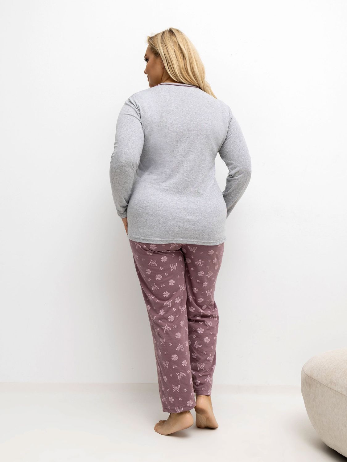 Dámské šedé pyžamo s květinovým potiskem