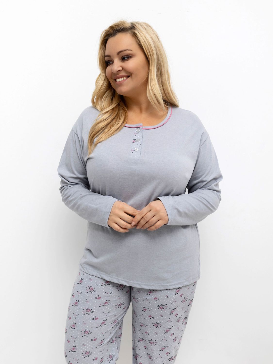 Dámské šedé pyžamo s květinovým a puntíkovaným vzorem