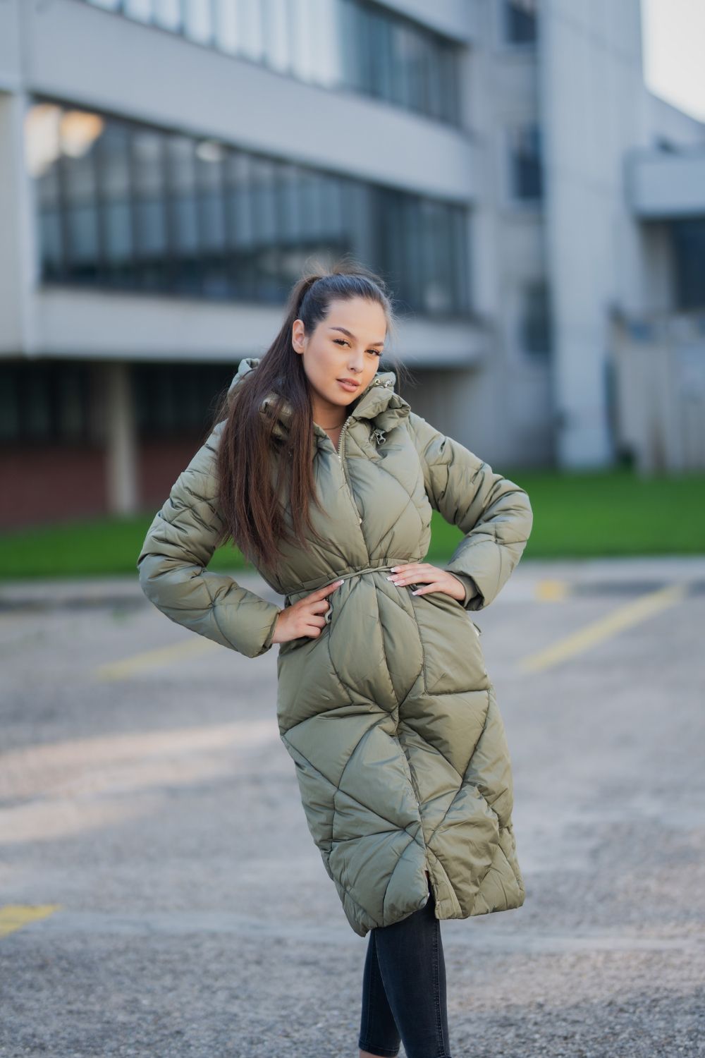 Olivově zelená zimní bunda s extra vysokým límcem