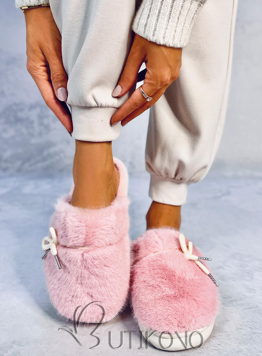 Růžové kožešinové pantofle