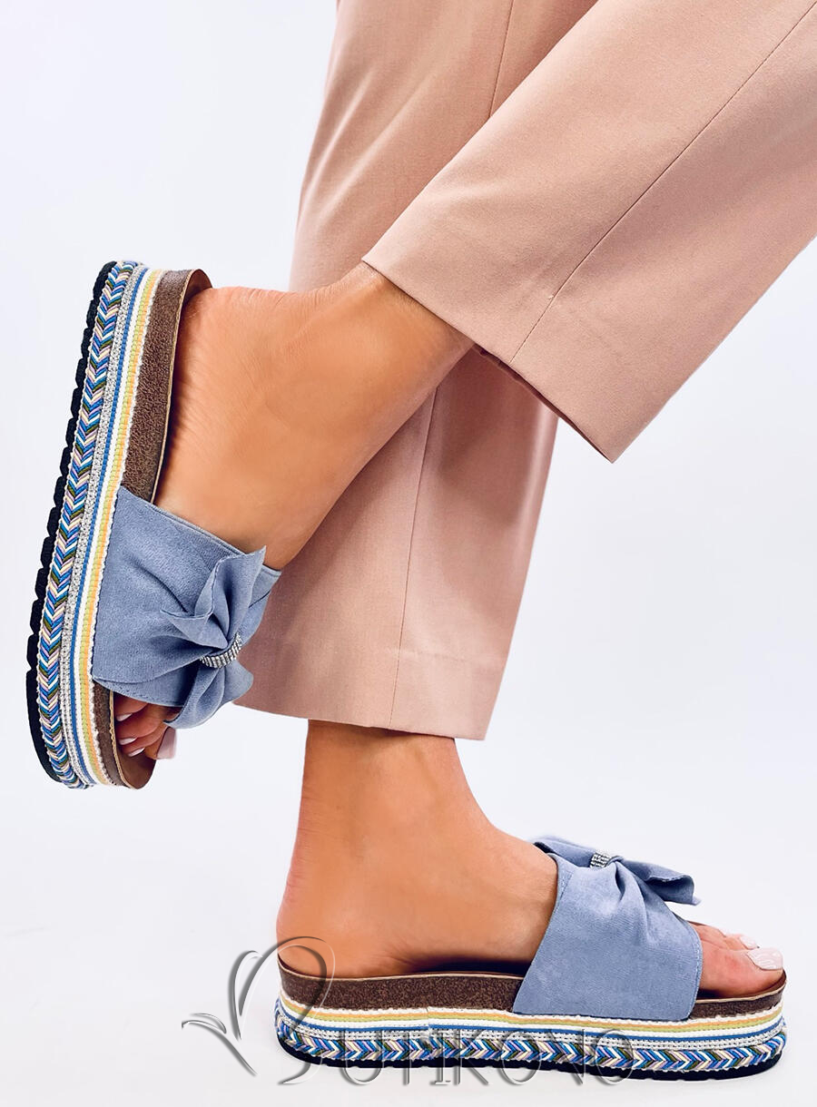 Světle modré pantofle s barevnou korkovou podrážkou