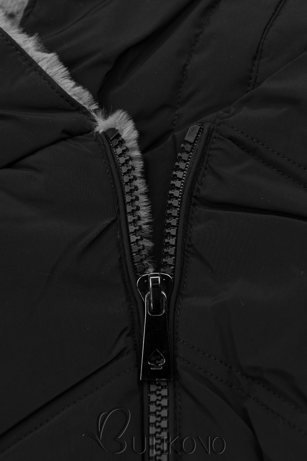 Černá zimní bunda s květinovou podšívkou