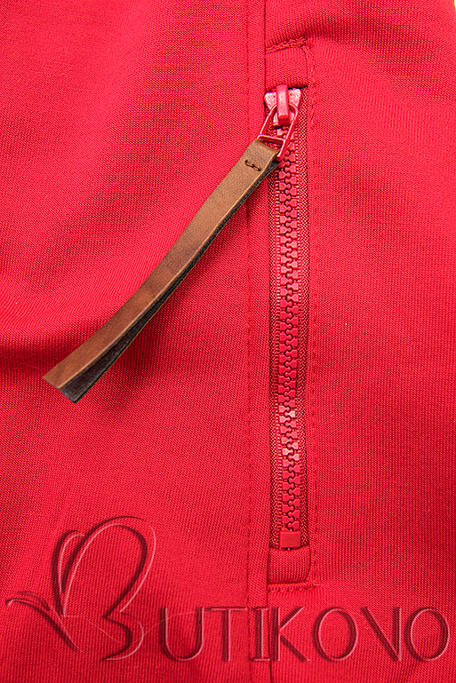 Červená mikina s kapucí v prodlouženém střihu