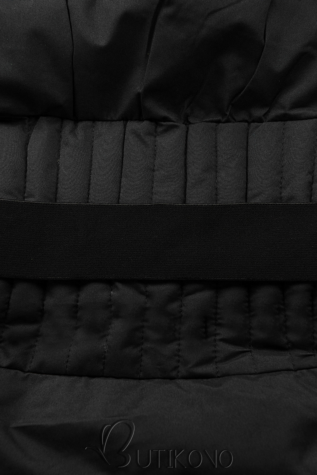 Černá zimní bunda s páskem