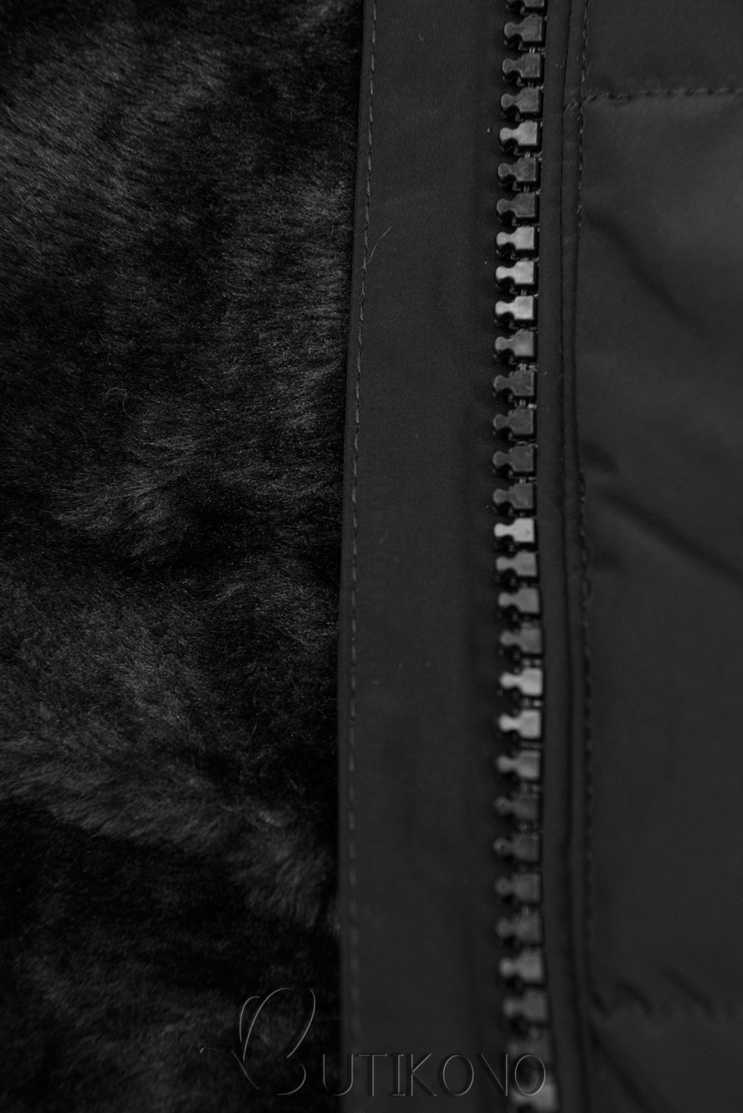 Černá zimní prošívaná bunda s kapucí