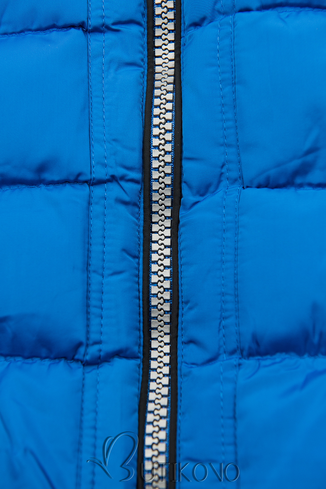 Zimní prošívaná bunda s kapucí královská modrá
