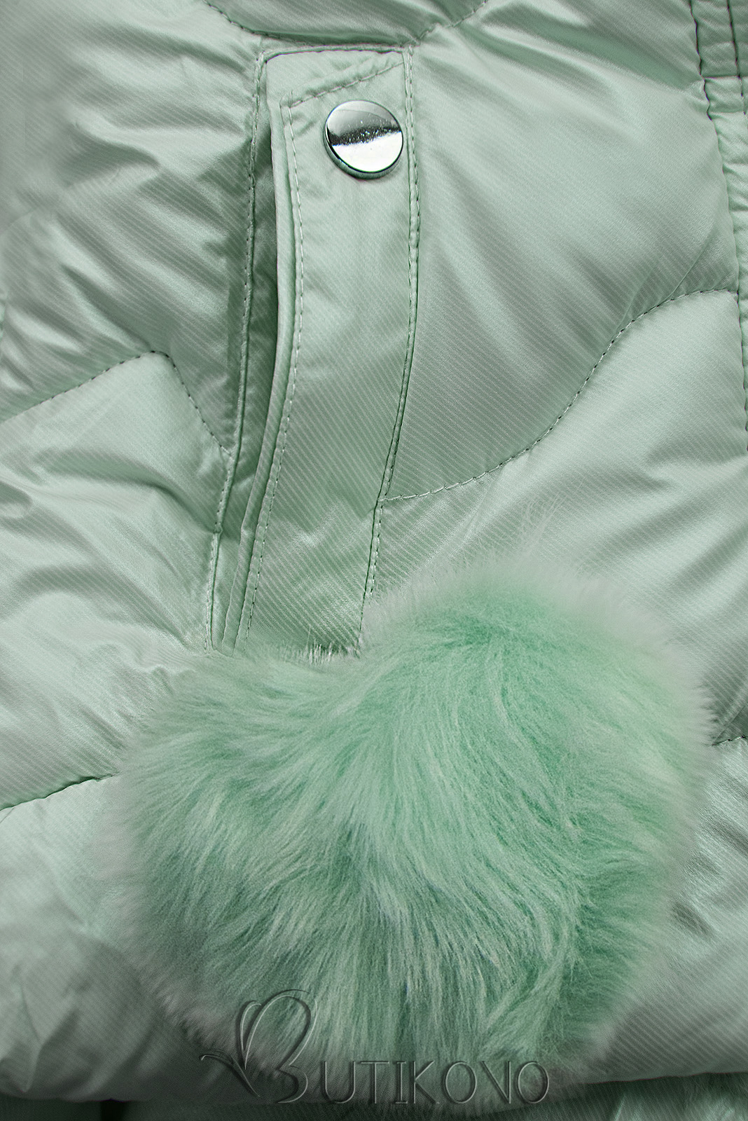 Mentolově zelená zimní bunda s kožešinovou kapucí