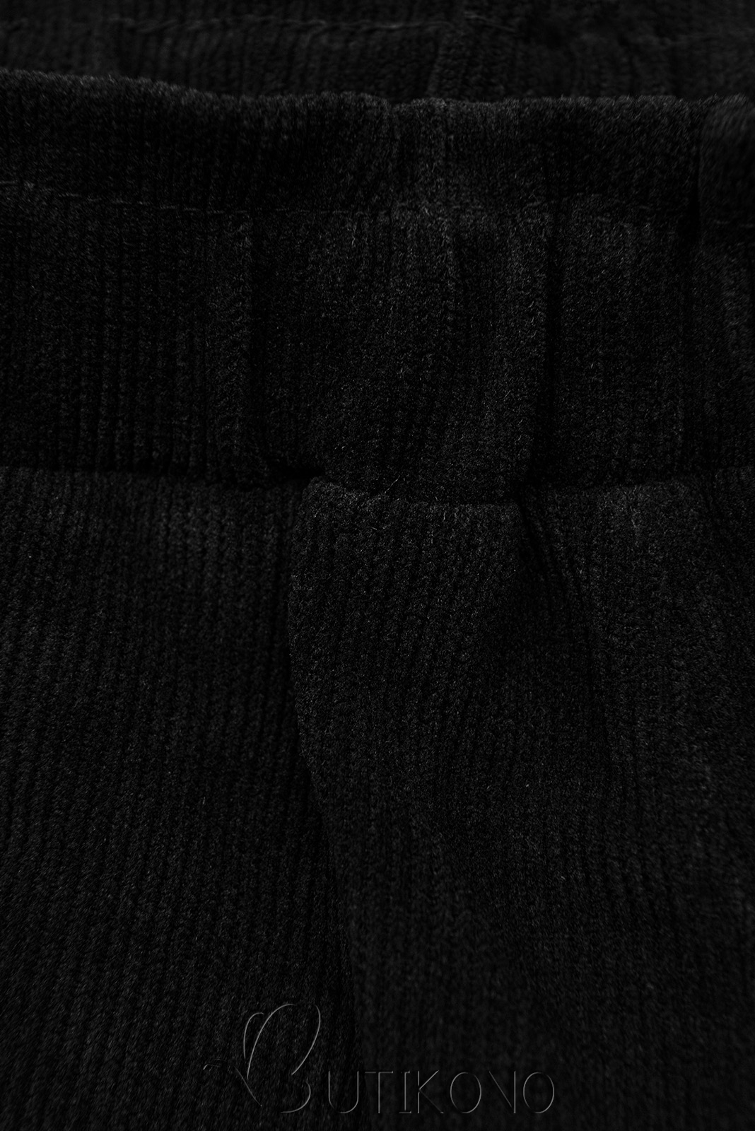 Černé ležérní kalhoty s gumou v pase