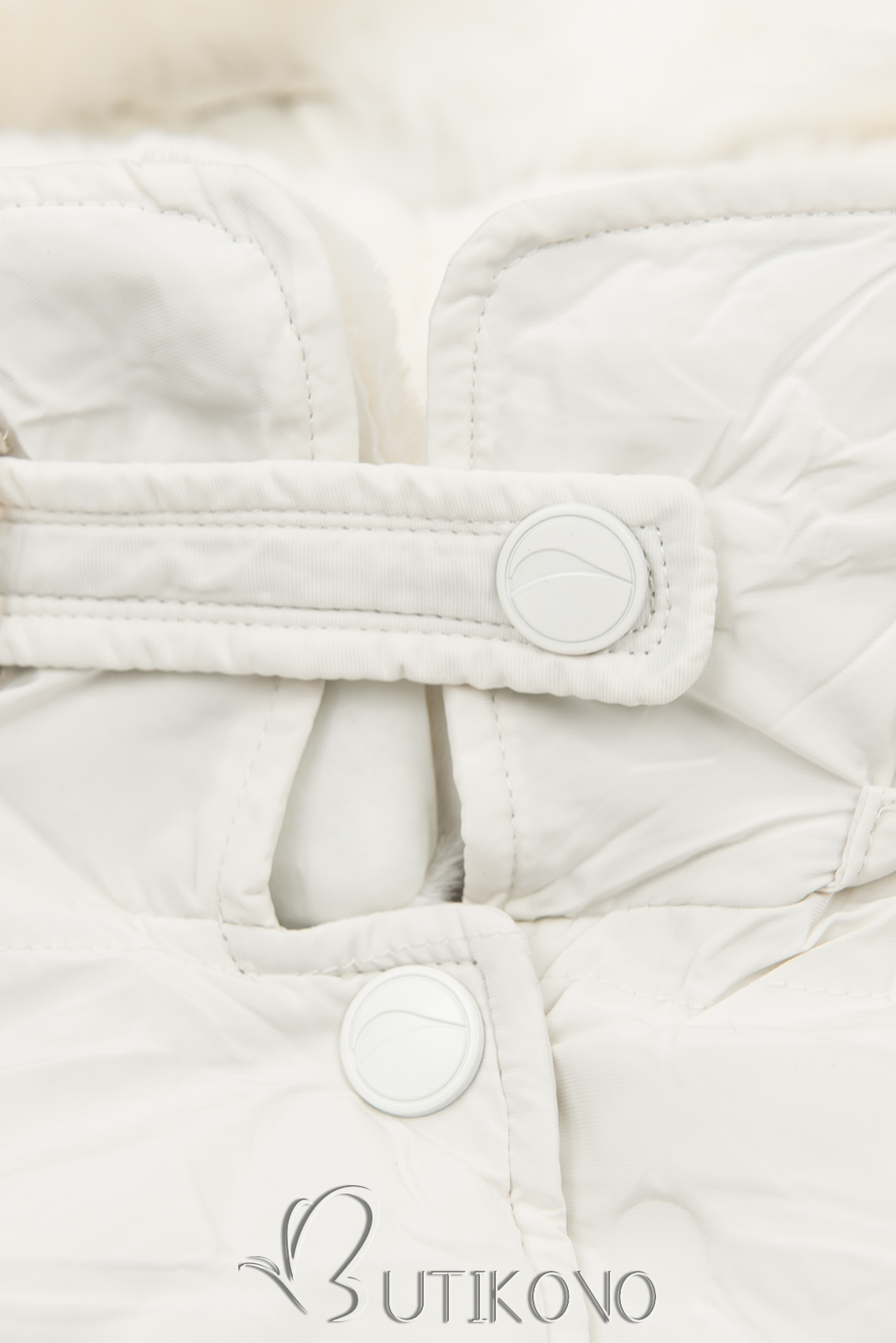 Bílá zimní bunda s plyšovým límcem