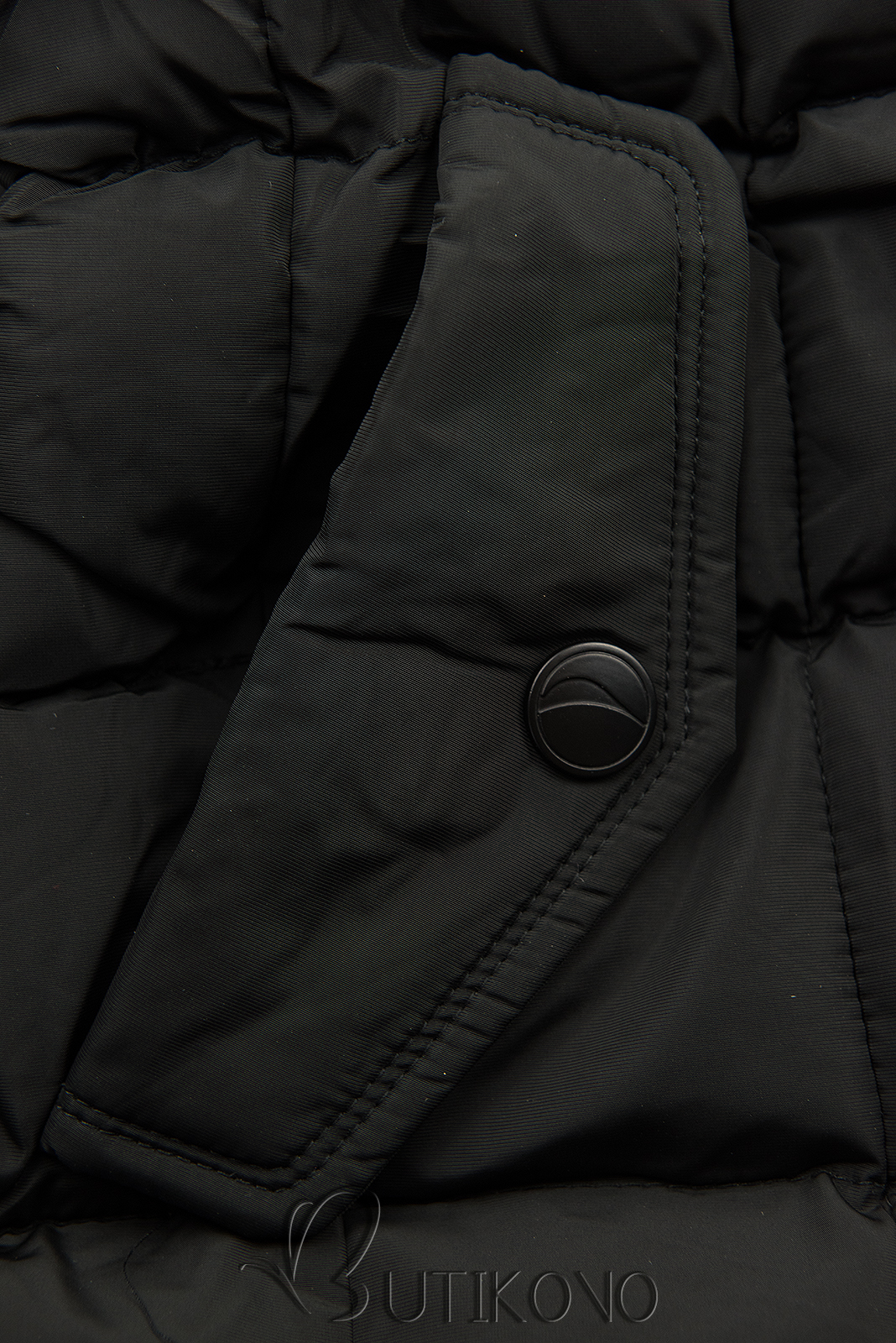 Černá zimní bunda s plyšovým límcem