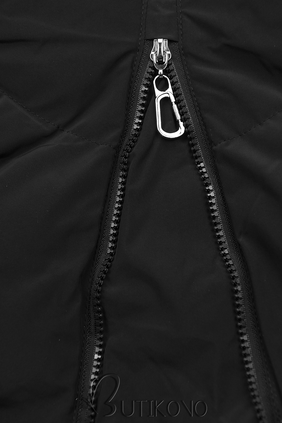 Černá zimní bunda v prodlouženém střihu
