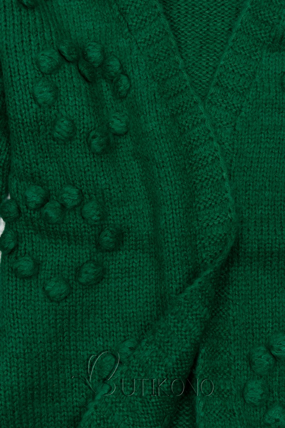 Zelený pletený svetr s bambulkami