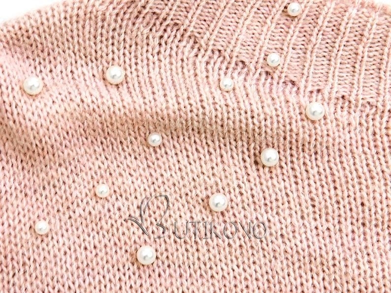 Pudrový prodloužený svetr s perličkami