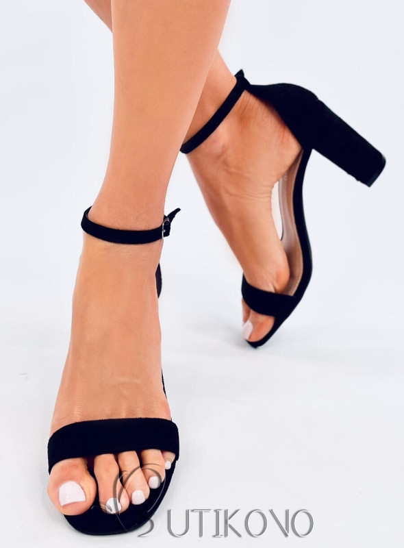 Vysoké elegantní sandály černé