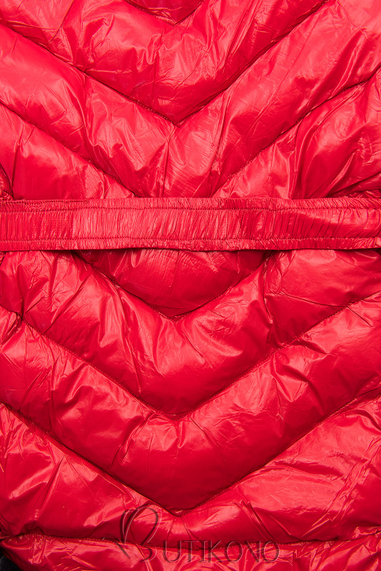 Červená zimní krátká bunda s hnědou kožešinou